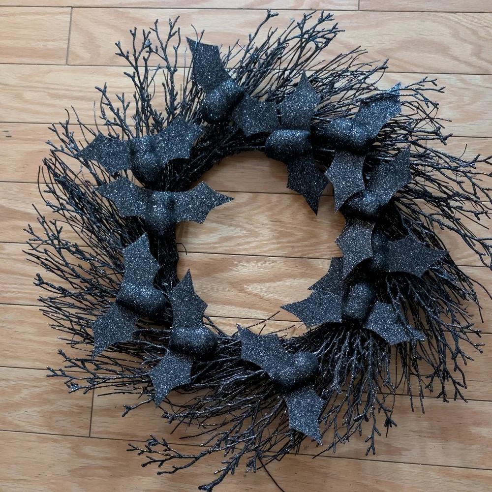Glistening Black Bat Wreath for Halloween - Picture 2 of 4